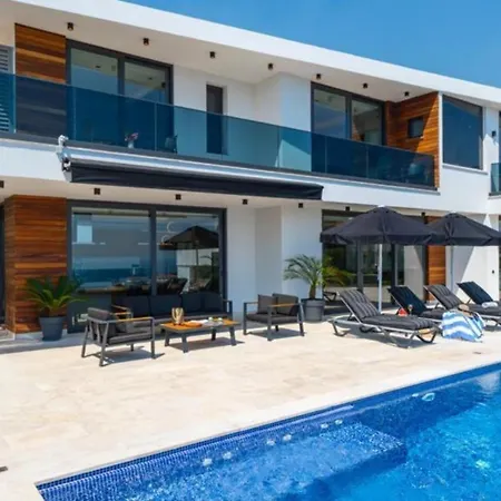 5 Bedroom Luxury וילה