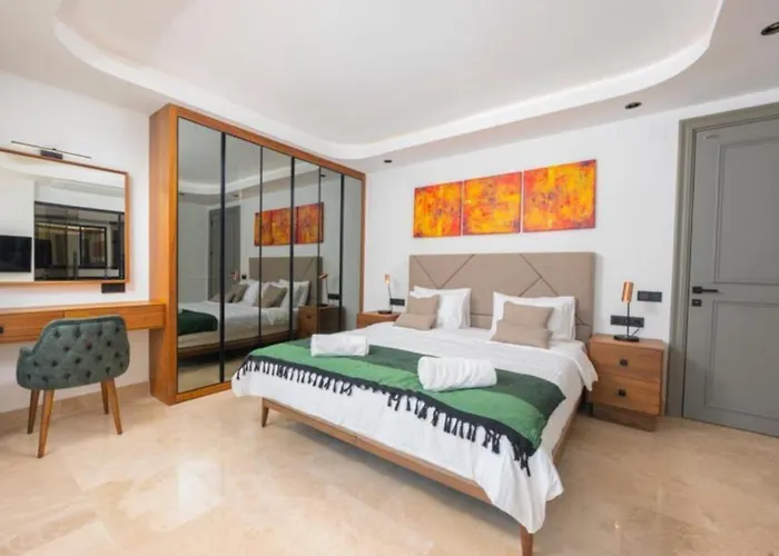 Villa 5 Bedroom - 2041