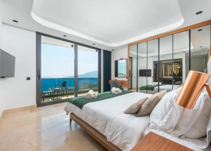 Villa 5 Bedroom - 2041 *