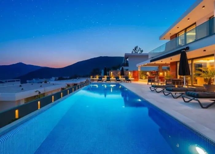 Villa 5 Bedroom - 2041 *